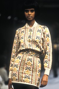 1895827272_AzzedineAlaia1990WomenRTW71.thumb.jpg.3d48fc1f2ae8025e29226082e1960d5d.jpg