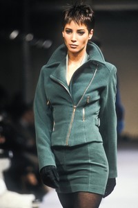 22628273_AzzedineAlaia1990WomenRTW3.thumb.jpg.303c0c59a91702ac7f68ad98163bd6e3.jpg