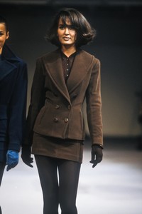 461283082_AzzedineAlaia1990WomenRTW53.thumb.jpg.44772d61bfaba75e0970b73ce98b1daa.jpg