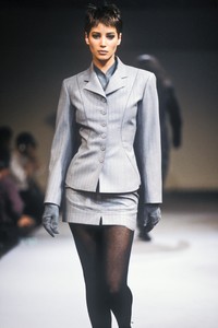 676124682_AzzedineAlaia1990WomenRTW4.thumb.jpg.373dec4a4d3bea2bd1ccd5f0421f678b.jpg