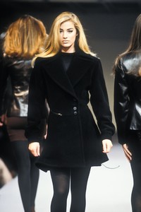 680067908_AzzedineAlaia1990WomenRTW24.thumb.jpg.a3707db08b73c3e7c1b57c408905ac63.jpg