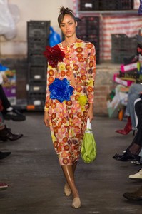 defile-molly-goddard-printemps-ete-2019-londres-look-22.thumb.jpg.16fd9e082d12e87b33f4f4744cc2abb7.jpg