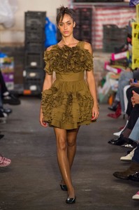 defile-molly-goddard-printemps-ete-2019-londres-look-4.thumb.jpg.c4001a002001d2ba2b92e4f96a3baa35.jpg