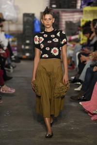 molly-goddard-rtw-spring-2019-london-fashion-week-92(1).thumb.jpg.a7147c2c835ce4a313da6bd18a37316e.jpg