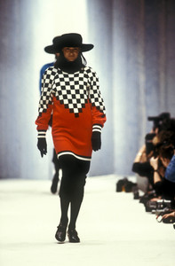 1692274751_Fendi1987WomenRTW47.thumb.jpg.e201a5ebd5c4577ea16e2823857401e0.jpg