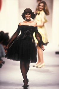 406379826_Chanel1991HauteCouture46.thumb.jpg.385797e61405d2303cd1f922214c94c8.jpg