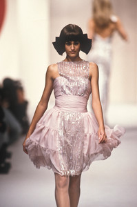 733724927_Chanel1991HauteCouture12.thumb.jpg.d003ed33405aa7d92207638421483264.jpg