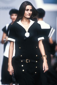 7_chanel-ss-1989-8_html.thumb.JPEG.365ebb0dab543bf2e489f257ba0854d5.JPEG