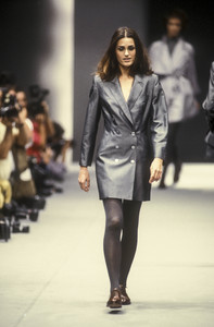 alberta-ferretti-ss-1991-1.thumb.jpg.819810a44192a8cb3e17968fd1670c27.jpg