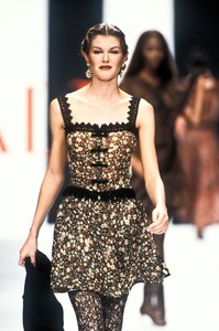 1104608851_Valentino1994WomenRTW70.thumb.jpg.7673ea804c1065f2a88d0208a149ceef.jpg