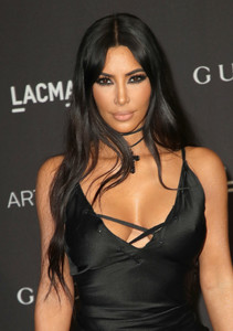 Kim+Kardashian+2018+LACMA+Art+Film+Gala+Arrivals+SJ-yp5zrQlex.jpg