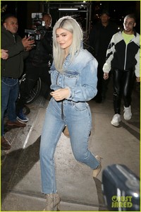 kylie-jenner-double-denim-23.jpg