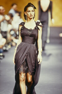 1123404994_Chanel1989HauteCouture132.thumb.jpg.9845e9f22527b8173e11452e2981fb48.jpg