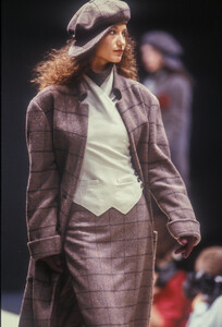 krizia-fw-1989-2.thumb.JPEG.4747207ff4800d7251cfdb9da270e485.JPEG