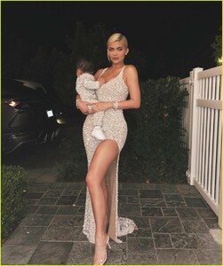 kylie-jenner-christmas-eve-party-stormi-webster-04.jpg