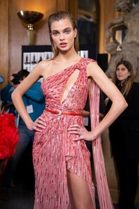 backstage-defile-zuhair-murad-printemps-ete-2019-paris-coulisses-127.thumb.jpg.8a9e051c4b1df12c4389674f630c7624.jpg