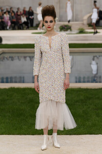 chanel-couture-spring-2019-paris-fashion-week-pfw-038.thumb.jpg.a3ee289bb0326a148428d61e4261e41d.jpg