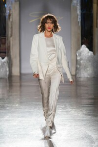 00012-Genny-2019-Ready-To-Wear.thumb.jpg.ed0ae0ebf1dfc7584128a977d0b6ab6f.jpg