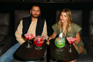 Scott+Disick+Sofia+Richie+Celebrate+Valentine+IWpR3ZDotgTx.jpg