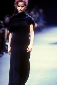 1315716897_CommedesGarcons1992WomenRTW56.thumb.jpg.15321c4a94452448536385e755cd81e0.jpg