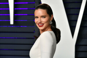 1916106027_AdrianaLima2019VanityFairOscarParty3aHGCqK921Cx.thumb.jpg.7da6b772b572e61ec34cd9b6c94c3054.jpg