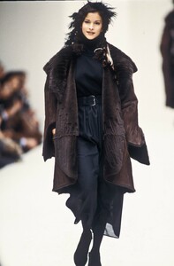 1926282905_Fendi1993WomenRTW140.thumb.jpg.cf661cc0b151f56689dd864403c3019d.jpg