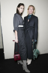 2118006350_SalvatoreFerragamoFall2019BackstageW6F7vFTWMQFx.thumb.jpg.05751bad89eba4d232dd46953c192cc3.jpg