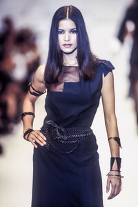 558030419_KarlLagerfeld1993WomenRTW115.thumb.jpg.e52b0391a88b8c2e3ef632554c6fbabe.jpg