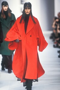 752732245_KarlLagerfeld1993WomenRTW180.thumb.jpg.d29bdf3ccbf88cc16195472aded3f0e2.jpg