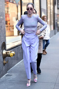 958296564_CocoRochaStreetStyleNewYorkFashionWeekELJ9KlYsFlXx.thumb.jpg.650924e2835250c56baddf1e590cae34.jpg