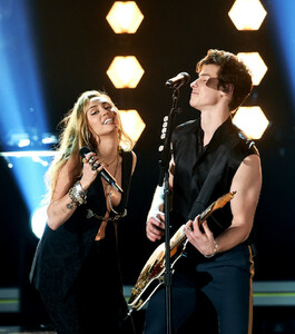 Miley+Cyrus+61st+Annual+Grammy+Awards+Inside+M4Ii_N2VabIx.jpg