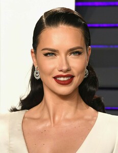 adriana-lima-2019-vanity-fair-oscar-party-6.jpg