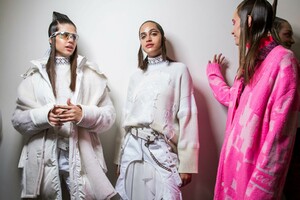 backstage-defile-iceberg-automne-hiver-2019-2020-milan-coulisses-121.thumb.jpg.2d264cb8127d2ccd572ea312aa57f7bc.jpg