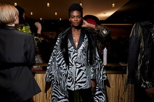 backstage-defile-philipp-plein-automne-hiver-2019-2020-new-york-coulisses-69.thumb.jpg.66e70f750be50035a915b5697e5225ae.jpg