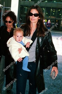 cindy-crawford-and-her-baby-presley-2000-shutterstock-editorial-318722a.jpg