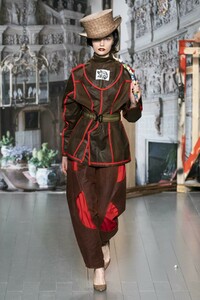 defile-matty-bovan-automne-hiver-2019-2020-londres-look-1.thumb.jpg.0f2bb8662171fc50bca1db36dd90d709.jpg