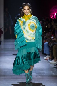 defile-prabal-gurung-automne-hiver-2019-2020-new-york-look-5.thumb.jpg.c80fc842b39f5539360c7fb1162b0bd6.jpg