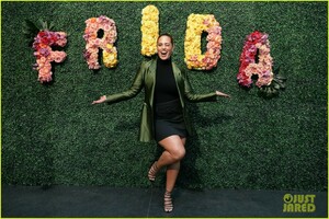 lena-dunham-ashley-graham-celebrate-opening-reception-of-frida-kahlo-10.jpg