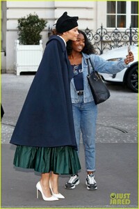 zendaya-meets-fans-green-poppins-paris-01.thumb.jpg.8986f9ad344f4e6b69bdaf05aa561907.jpg