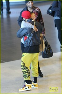 zendaya-sneaks-up-odell-beckham-jr-airport-16.jpg