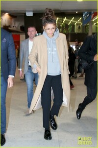 zendaya-sneaks-up-odell-beckham-jr-airport-17.jpg