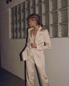 zendaya-vogue-usa-march-2019-2.thumb.jpg.a1f58937ded86f9487874a0751dac7c4.jpg