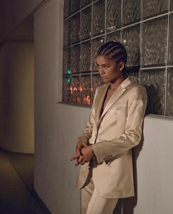 zendaya-vogue-usa-march-2019-3.jpg