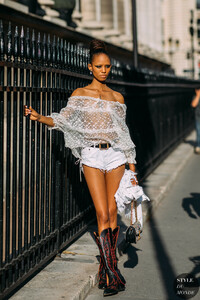 Adesuwa-Aighewi-by-STYLEDUMONDE-Street-Style-Fashion-Photography20180704_48A2438.jpg