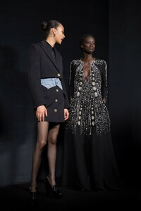 backstage-defile-givenchy-automne-hiver-2019-2020-paris-coulisses-86.thumb.jpg.002a32e1725364e3631766557ac15071.jpg