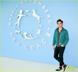 kj-apa-aspca-volunteer-with-bumble-winner-10.jpg