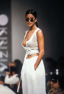 krizia-ss-1994-1.thumb.jpg.69db9a2fd69c04da99f0e46e2cef212c.jpg