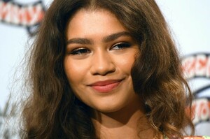 zendaya-coleman-unveils-her-clothing-collection-tommy-x-zendaya-in-paris-03-01-2019-6.jpg