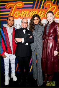 zendaya-supported-by-gigi-hadid-tommy-hilfiger-show-19.jpg