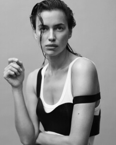 Irina-Shayk-Vogue-Brazil-Cover-Photoshoot05.thumb.jpg.bd9dfd0b1f4516f529a2de375eef68c4.jpg